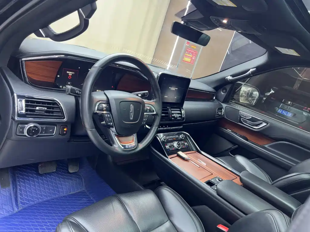 Lincoln Navigator 2019 — фото 10