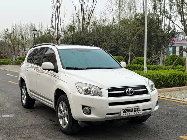 Toyota RAV4 2011