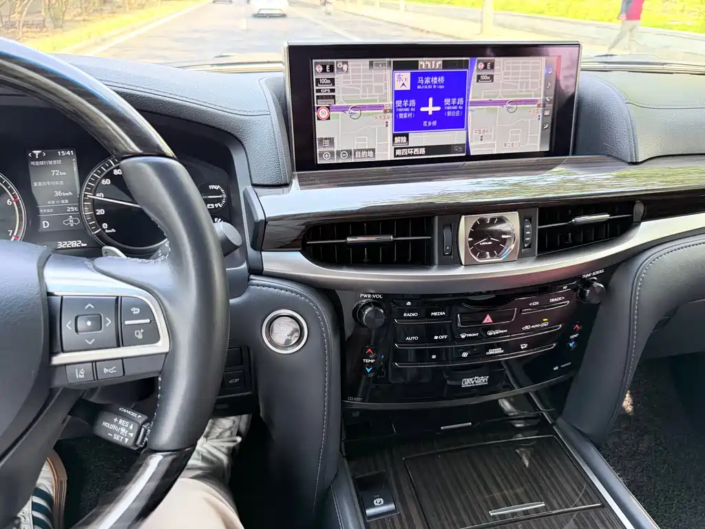 Lexus LX 2019 — фото 17