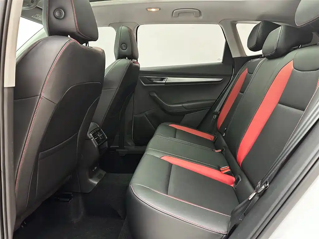 Skoda Karoq 2023 — фото 13