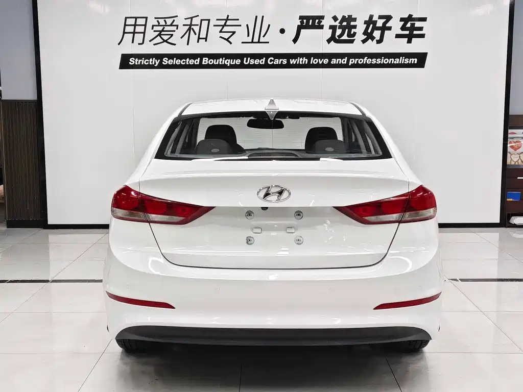 Hyundai Elantra 2016 — фото 5
