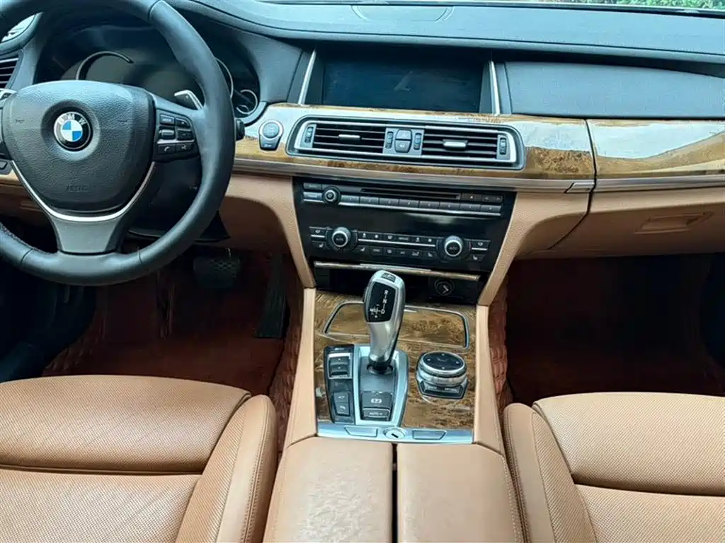BMW 7 Series 2014 — фото 8