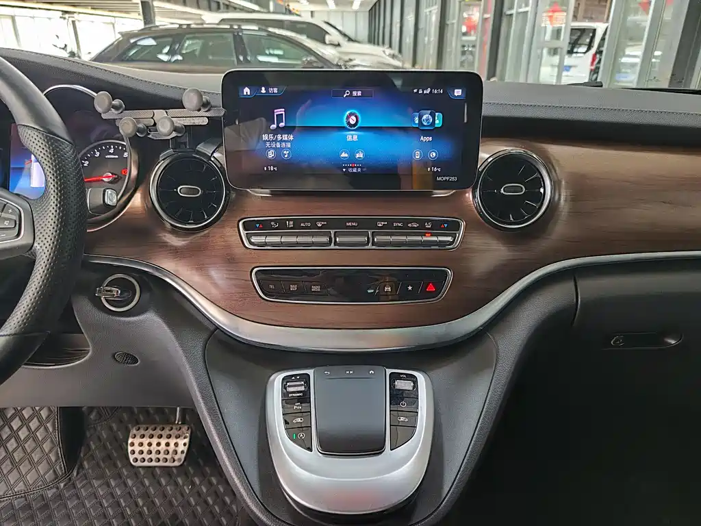 Mercedes-Benz V-Class 2022 — фото 12