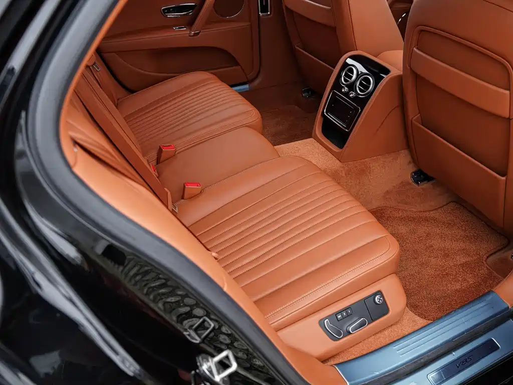 Bentley Flying Spur 2018 — фото 27