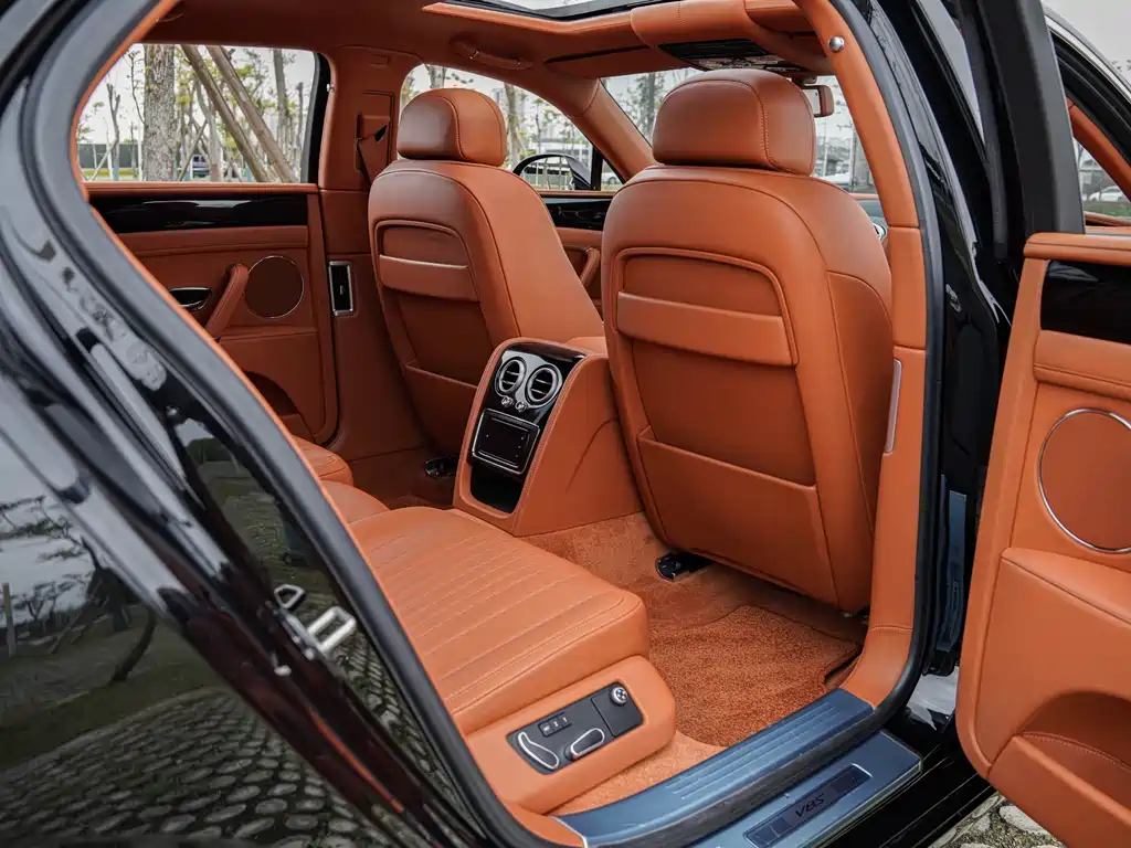 Bentley Flying Spur 2018 — фото 23