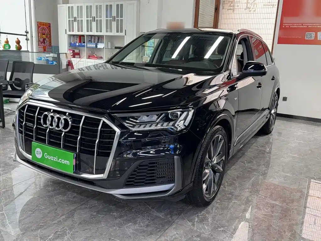 Audi Q7 2021 — фото 1