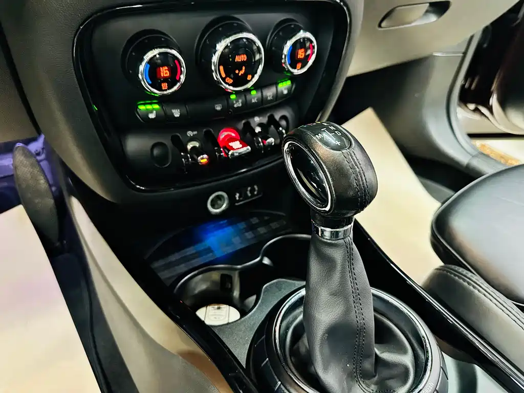 MINI Clubman 2018 — фото 42