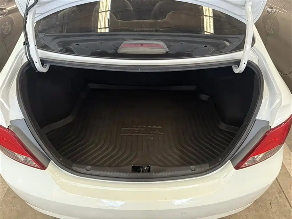 Hyundai Verna 2016 — фото 10