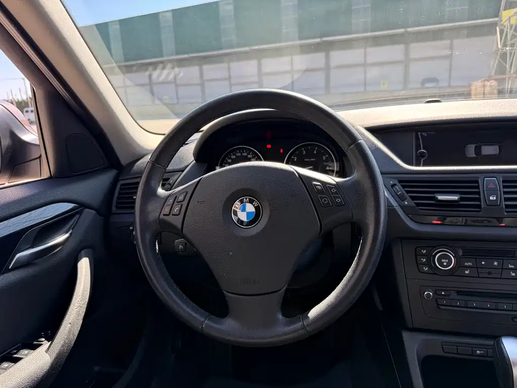 BMW X1 2012 — фото 12