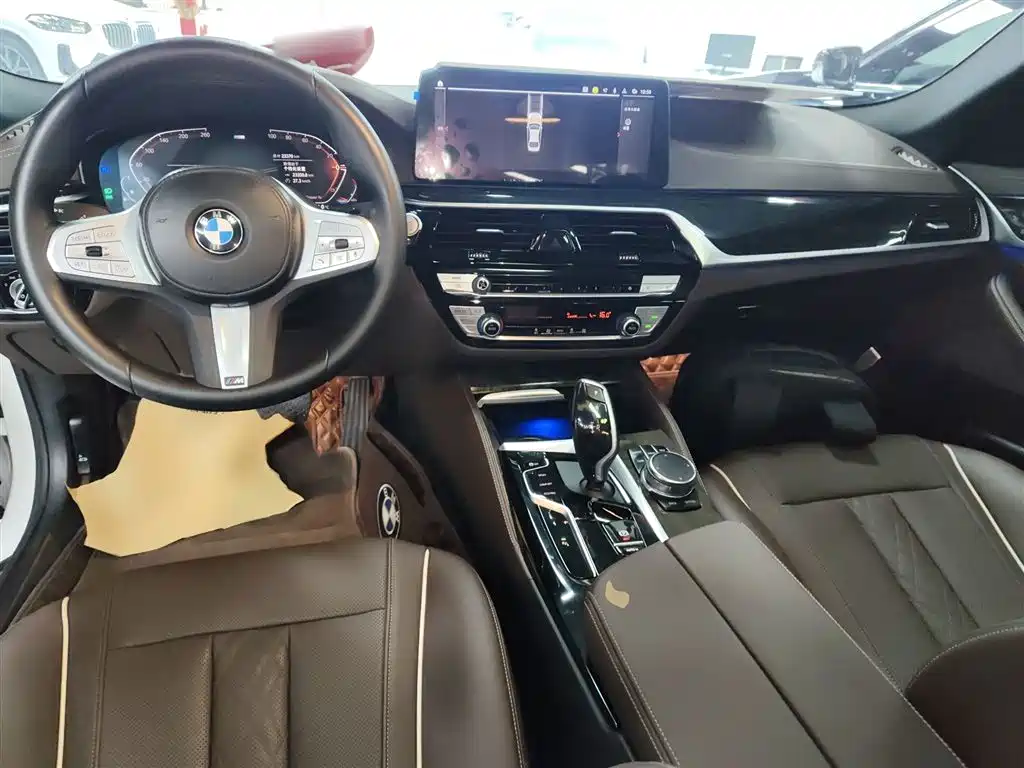 BMW 5 Series 2024 — фото 10
