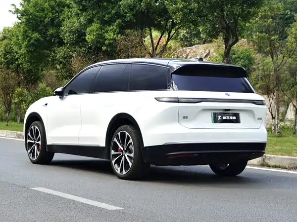 NIO ES8 2025
