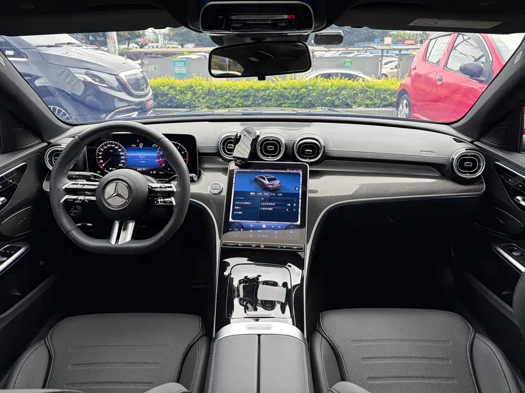 Mercedes-Benz C-Class 2024 — фото 15
