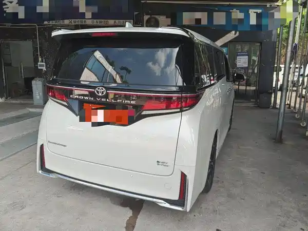 Toyota Vellfire 2024