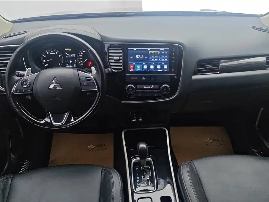 Mitsubishi Outlander 2019 — фото 12