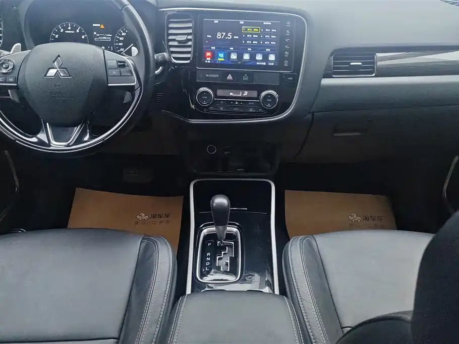 Mitsubishi Outlander 2019 — фото 16