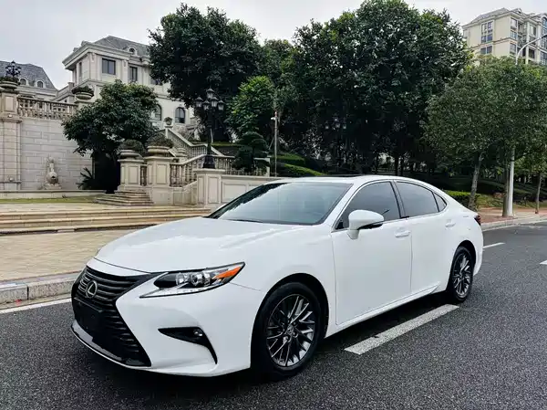 Lexus ES 2017