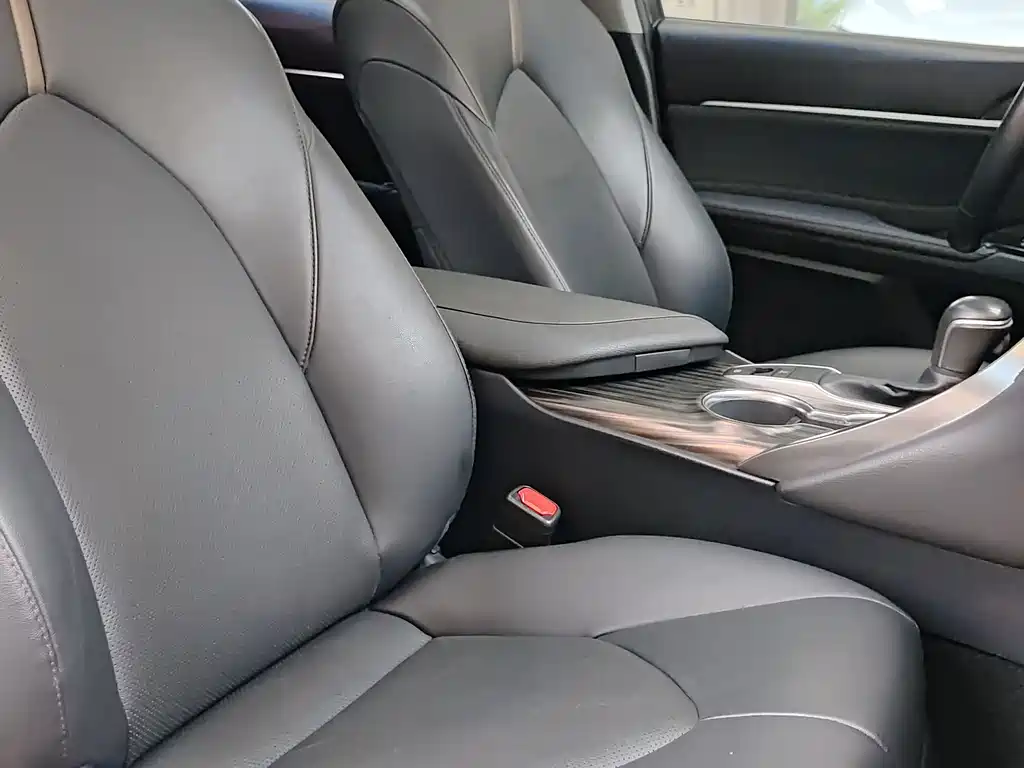 Toyota Camry 2018 — фото 12