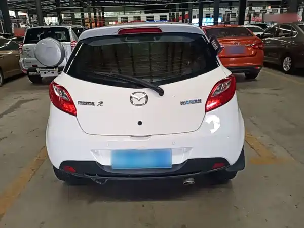 Mazda 2 2015