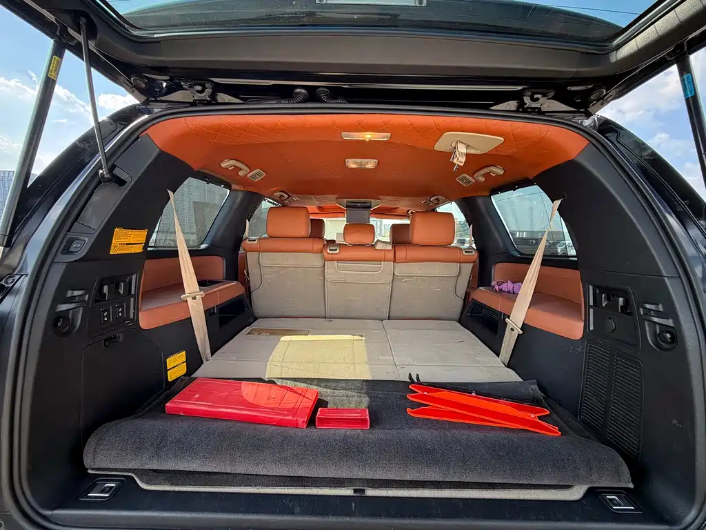 Toyota Sequoia 2015 — фото 23