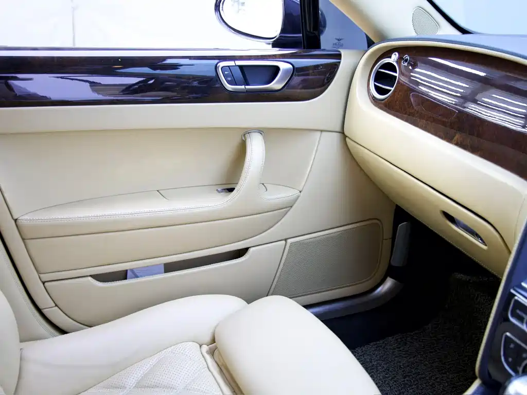 Bentley Flying Spur 2006 — фото 13