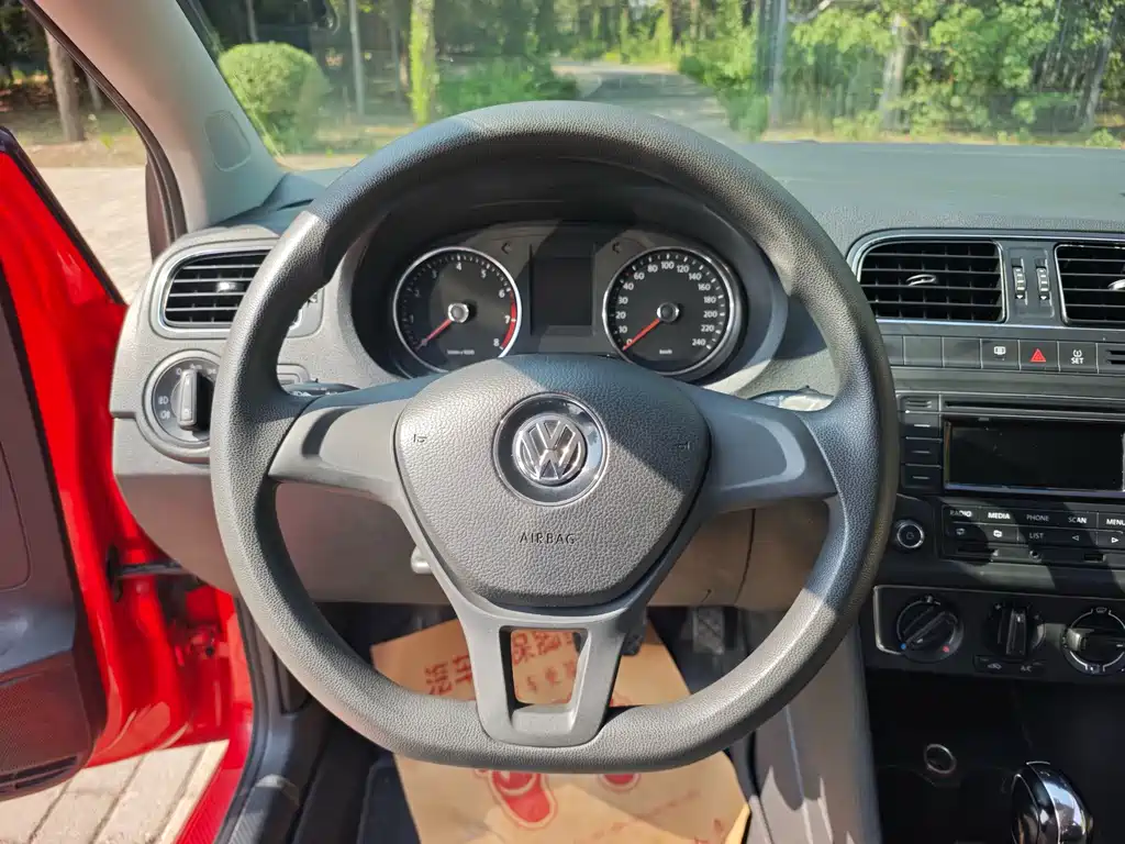 Volkswagen Polo 2015 — фото 13