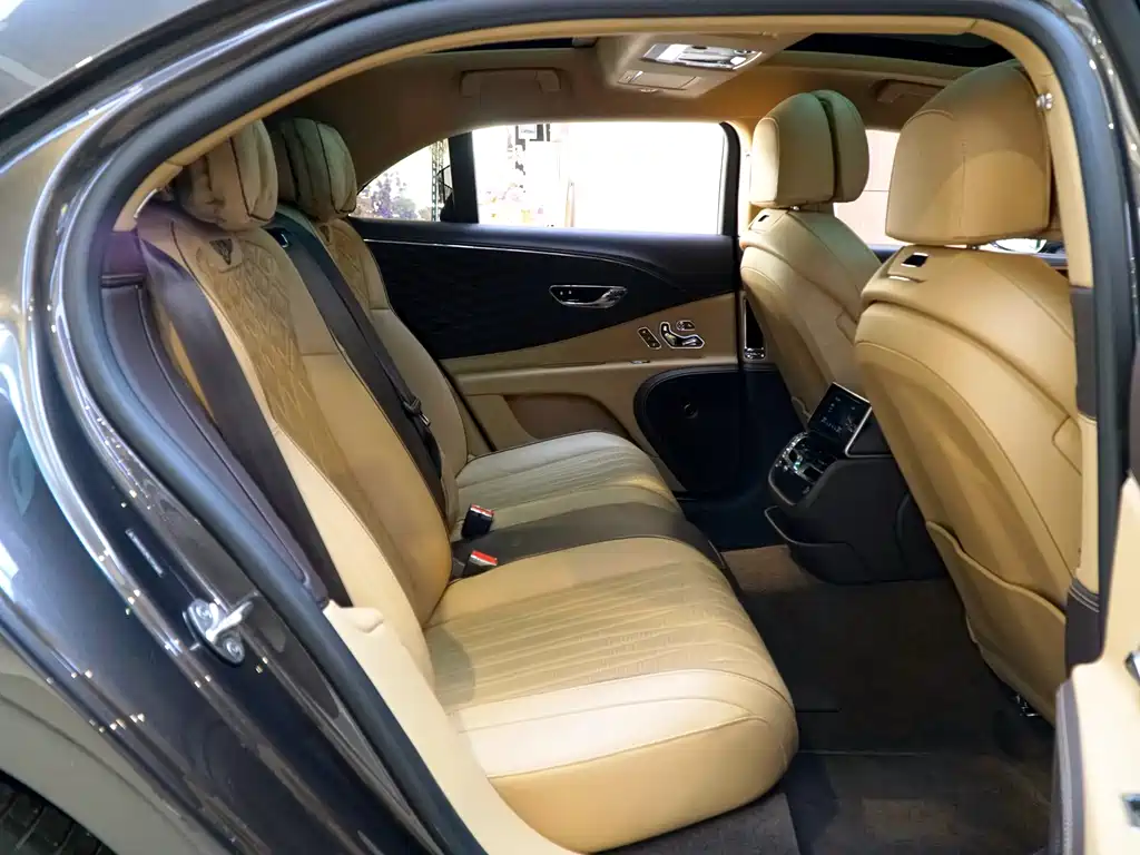 Bentley Flying Spur 2023 — фото 14