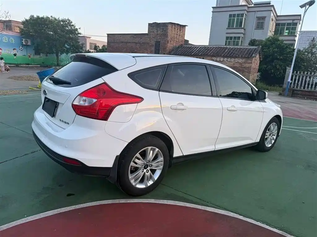 Ford Focus 2014 — фото 6