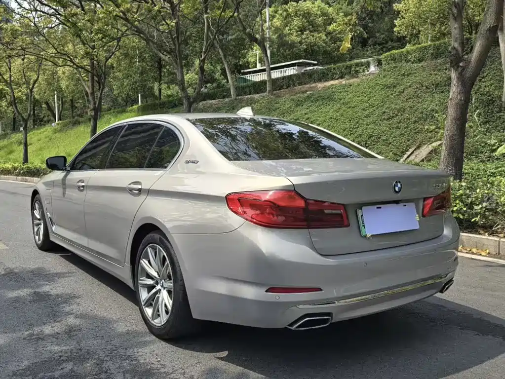 BMW 5 Series New Energy 2018 — фото 9