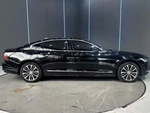 Volvo S90 2023
