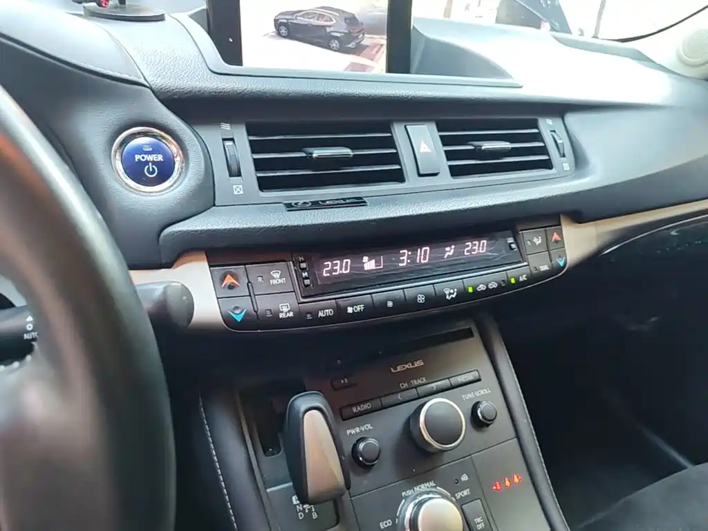 Lexus CT 2015 — фото 13