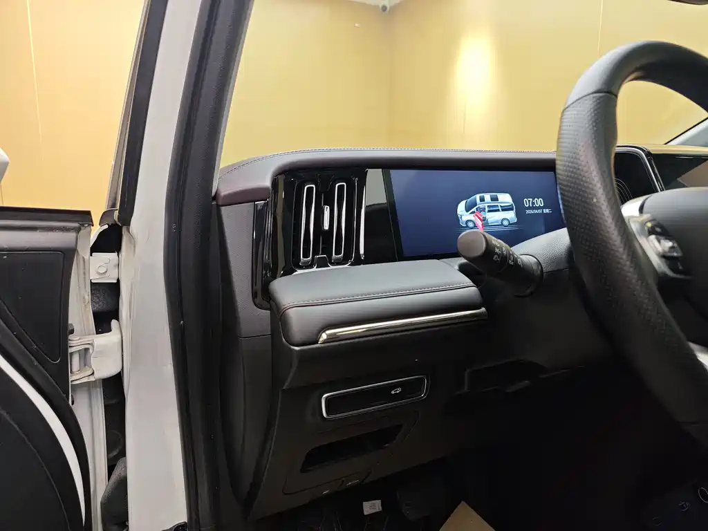 GAC Motor Trumpchi M8 2023 — фото 11