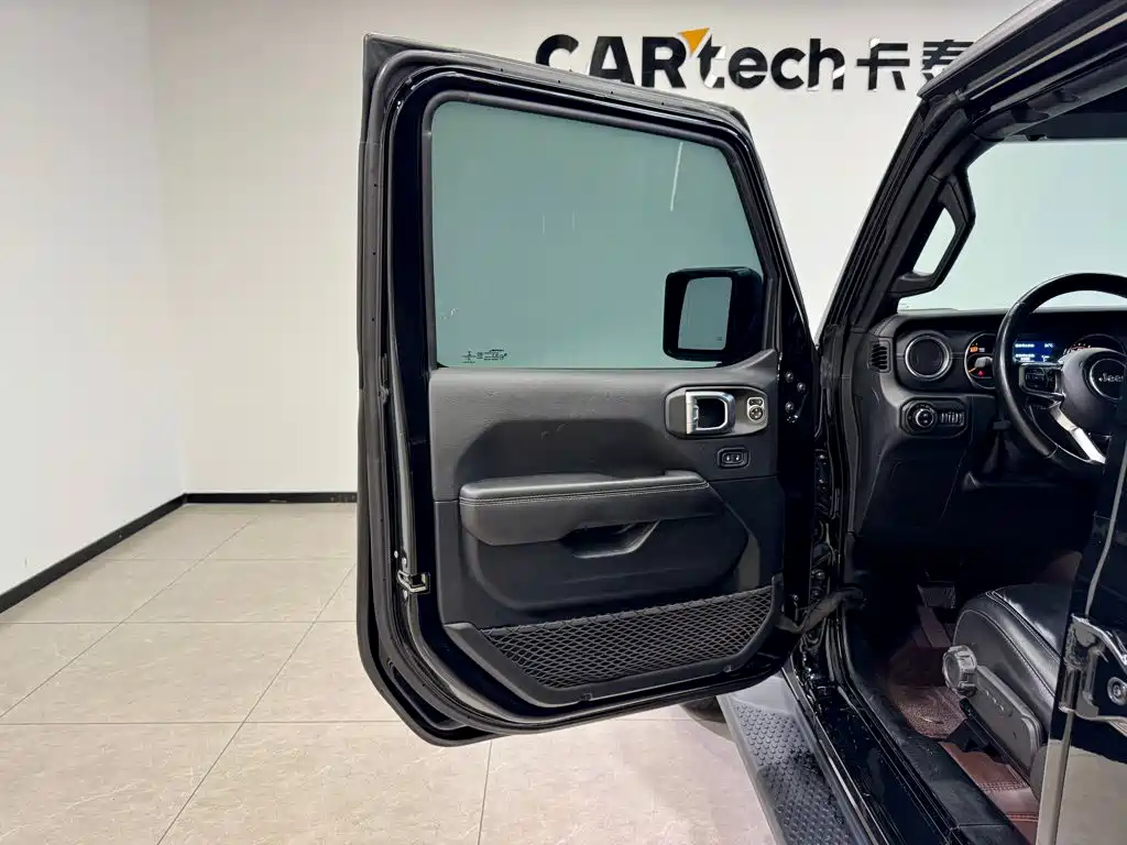 Jeep Wrangler 2021 — фото 14