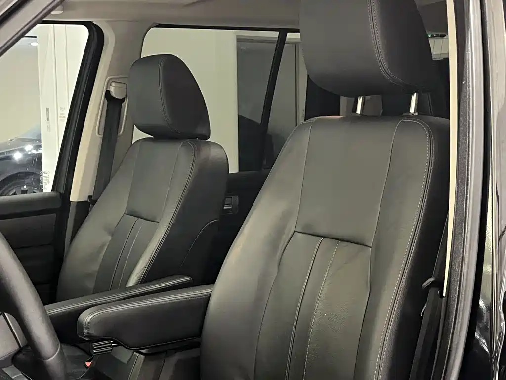 Land Rover Discovery 2014 — фото 18