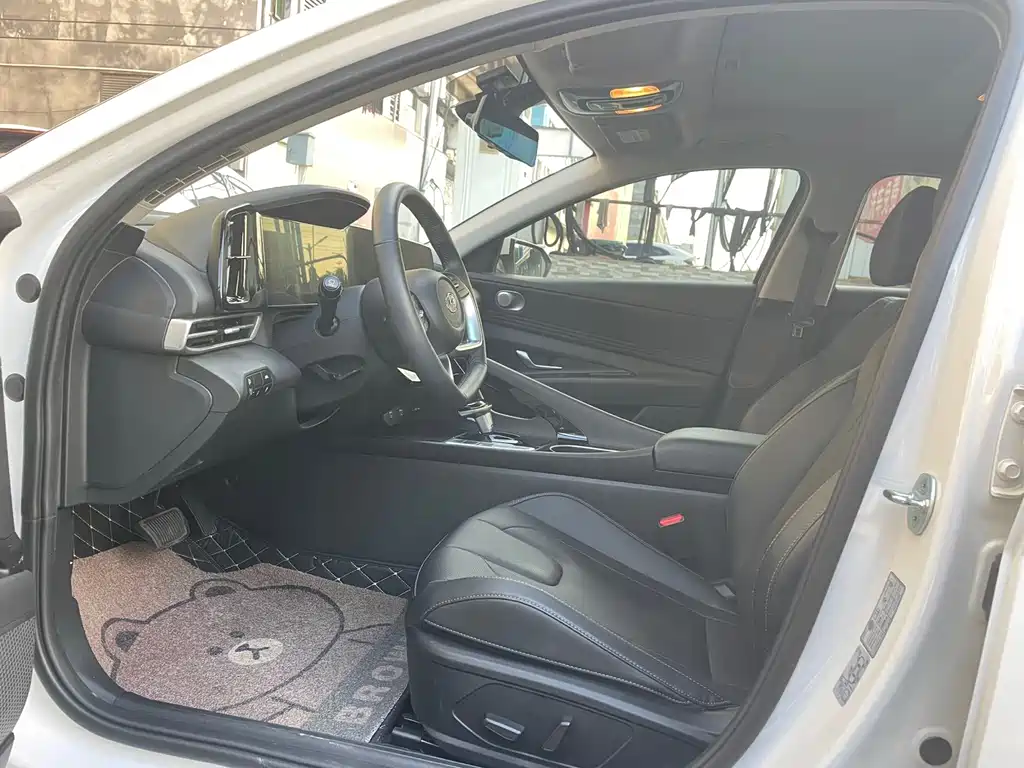 Hyundai Elantra 2023