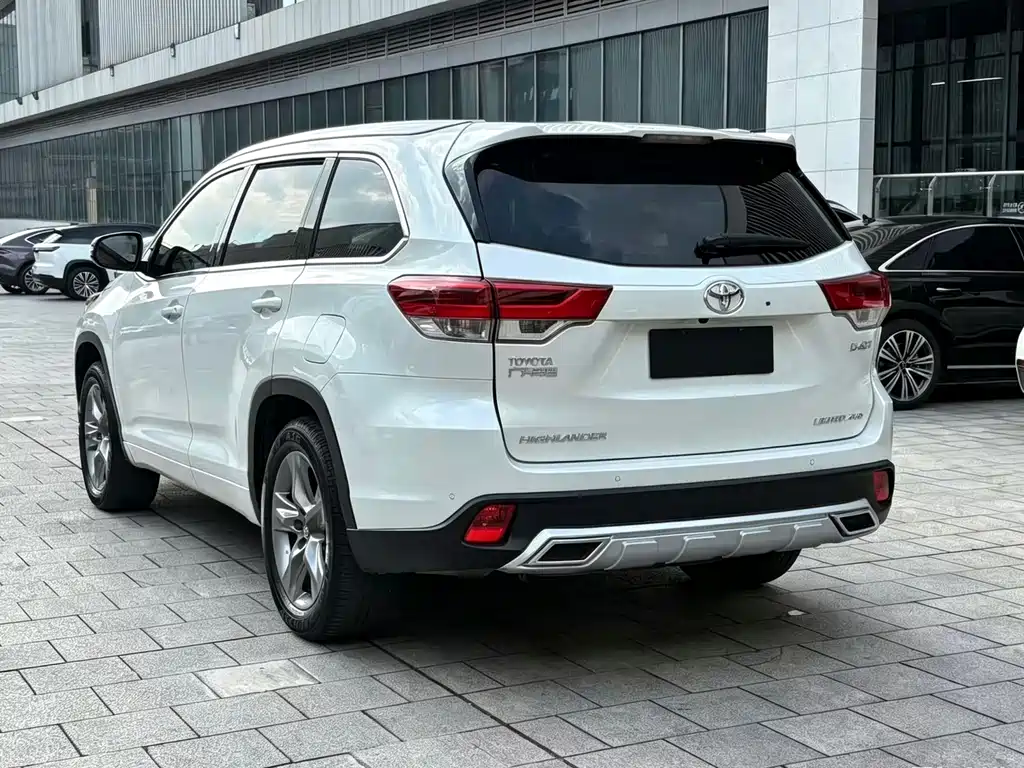 Toyota Highlander 2018 — фото 8