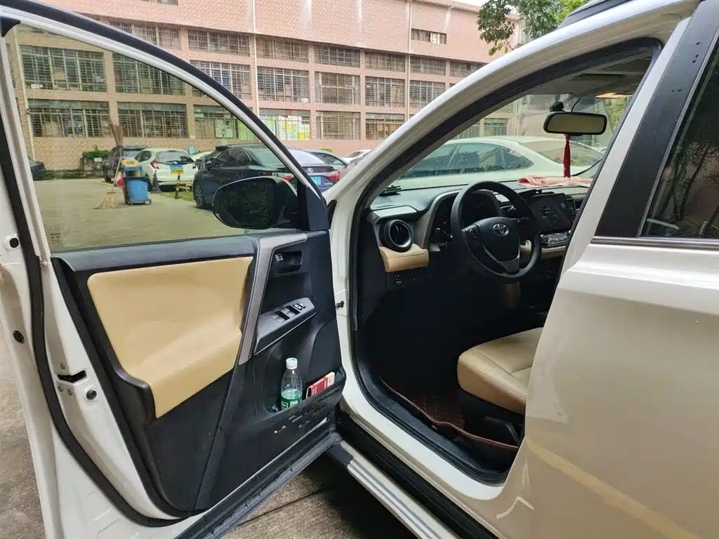 Toyota RAV4 2016 — фото 14