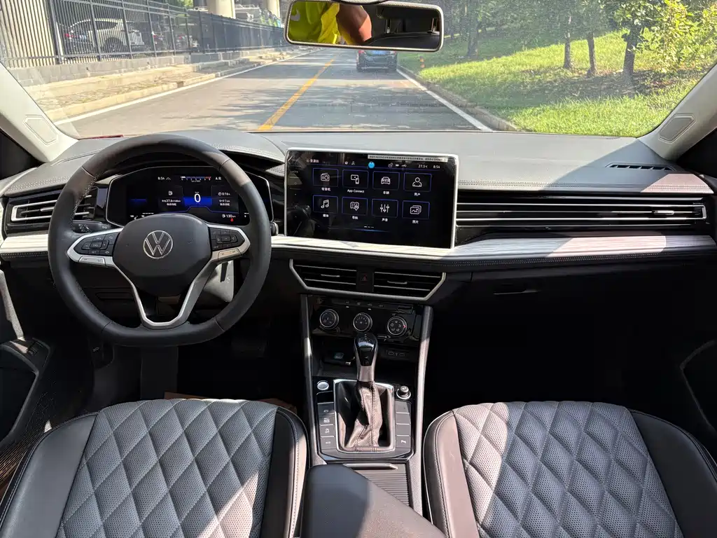 Volkswagen Sagitar 2022
