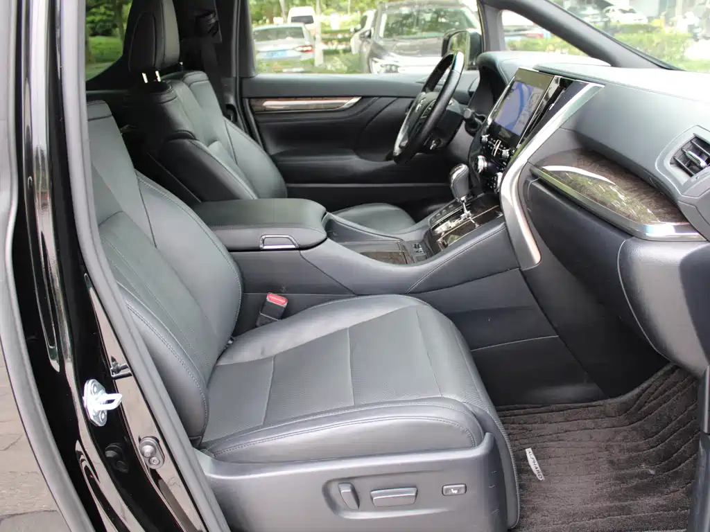 Toyota Alphard 2020 — фото 17