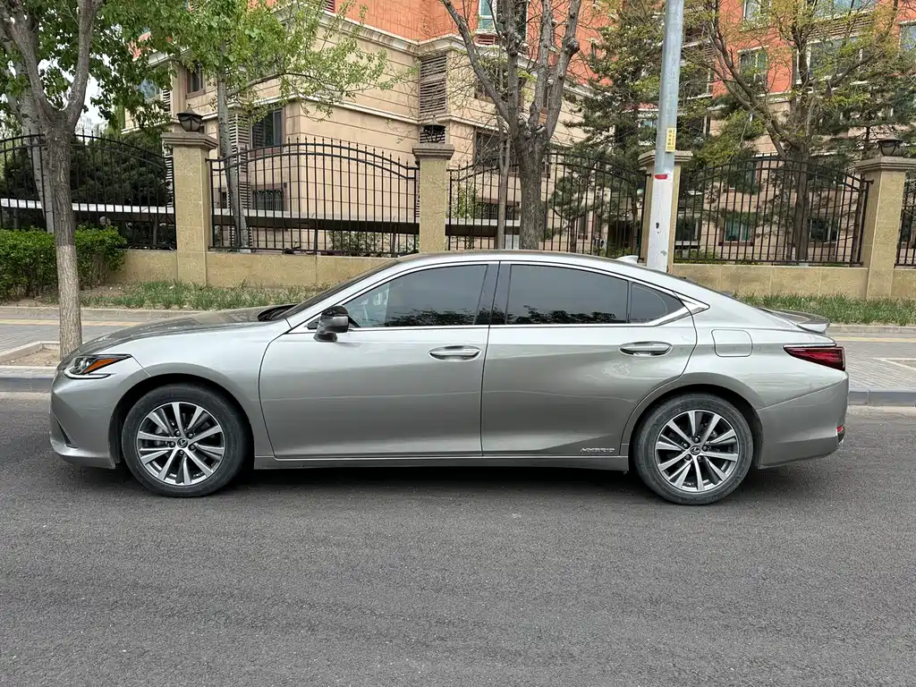 Lexus ES 2020 — фото 7