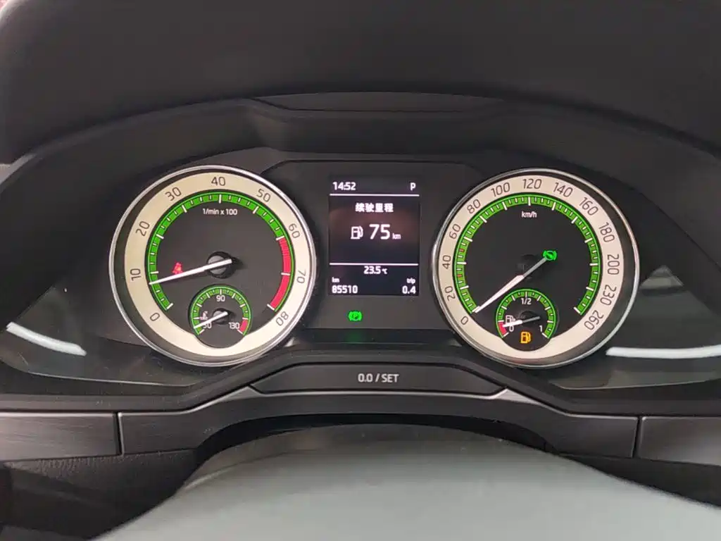 Skoda Superb 2019 — фото 12