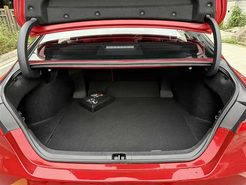 Toyota Camry 2018 — фото 18