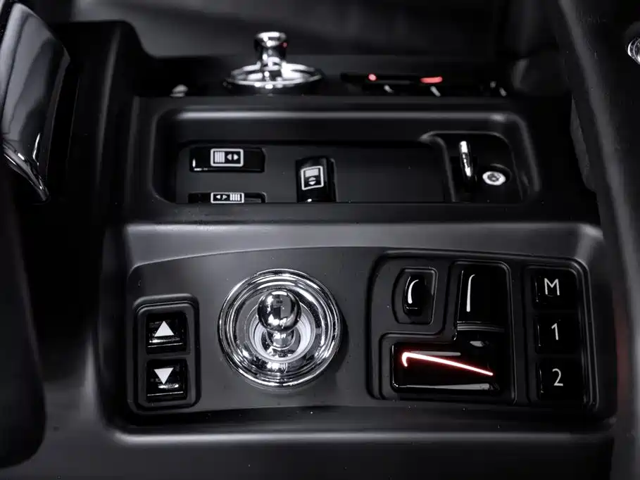 Rolls-Royce Phantom 2018 — фото 17