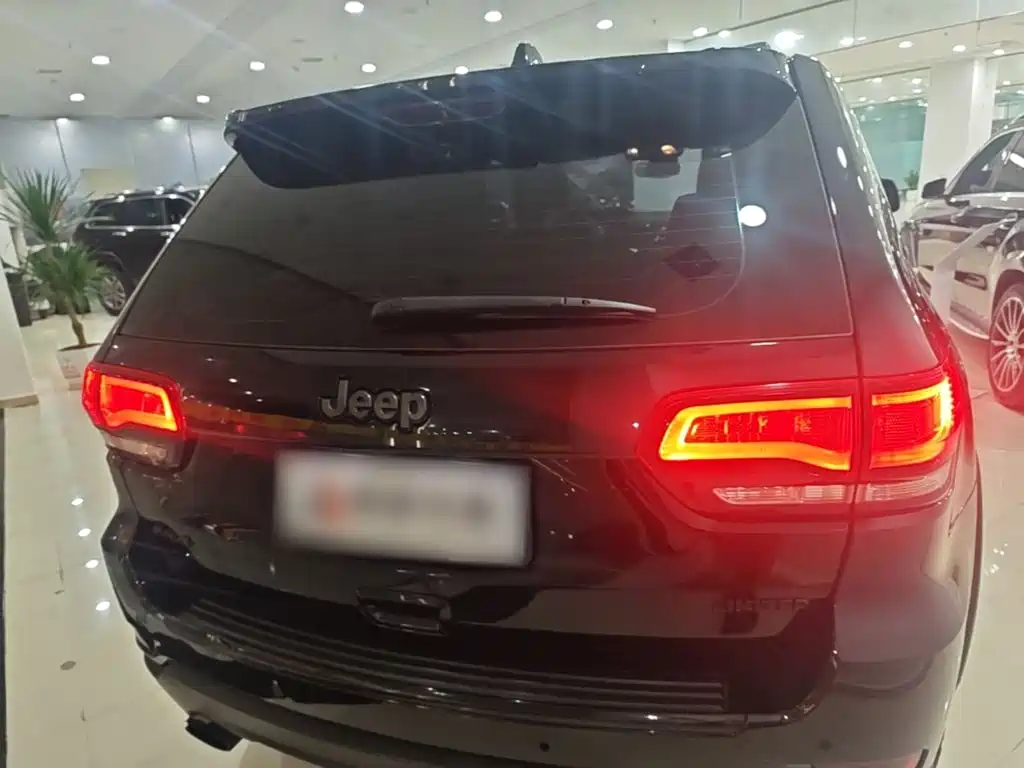 Jeep Grand Cherokee 2021 — фото 6