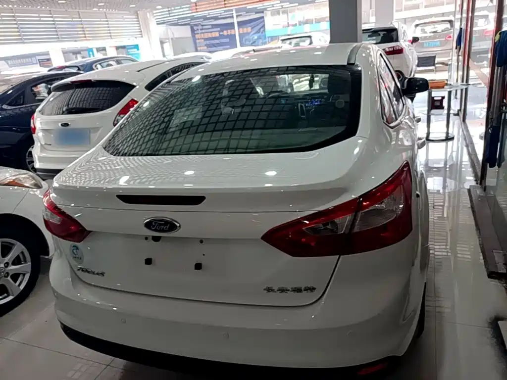 Ford Focus 2015 — фото 6