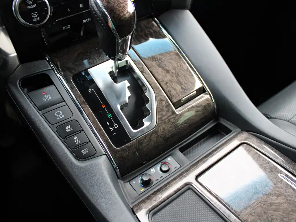 Toyota Alphard 2020 — фото 27