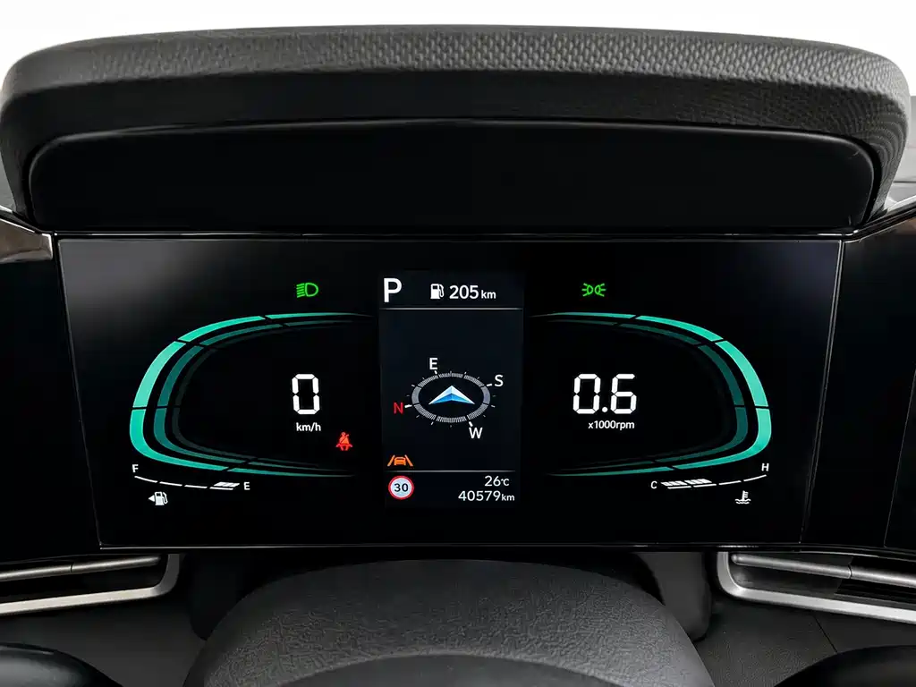Hyundai Elantra 2023 — фото 17