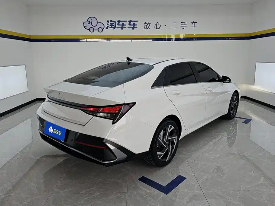 Hyundai Elantra 2025