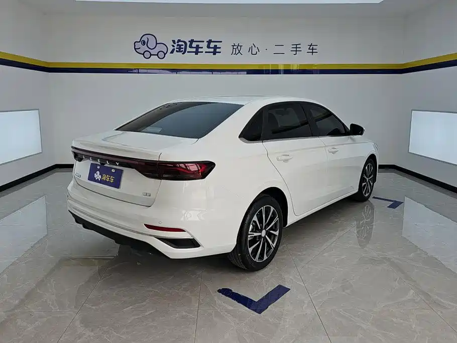 Geely Emgrand 2024