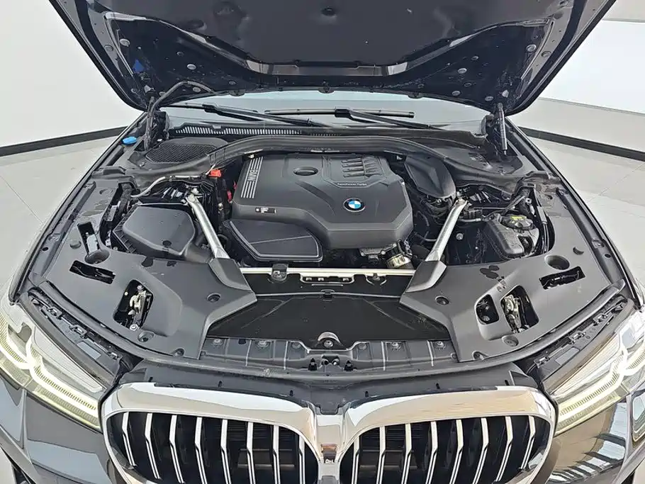 BMW 5 Series 2023 — фото 10