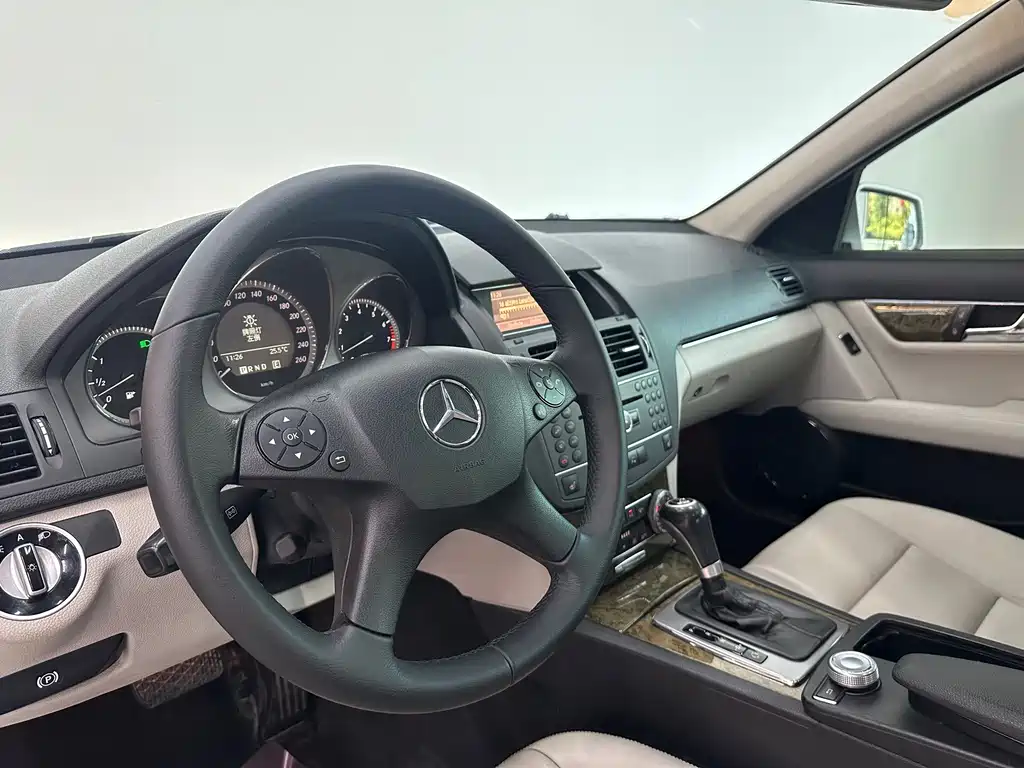 Mercedes-Benz C-Class 2011 — фото 17